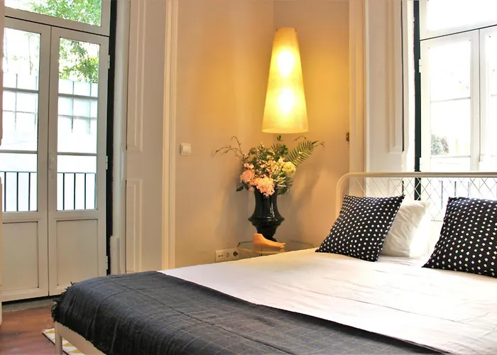 Appartamento Sm1-happy At Hip Pr.real & Bair.alto + Private Patio! *